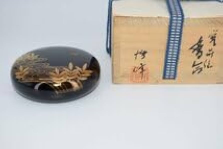 茶道具　桐生地　昆虫蒔絵　香合　在銘　共箱　V　7253 茶道具 桐生地 昆虫蒔絵 香合 在銘 共箱 V 7253 - メルカリ